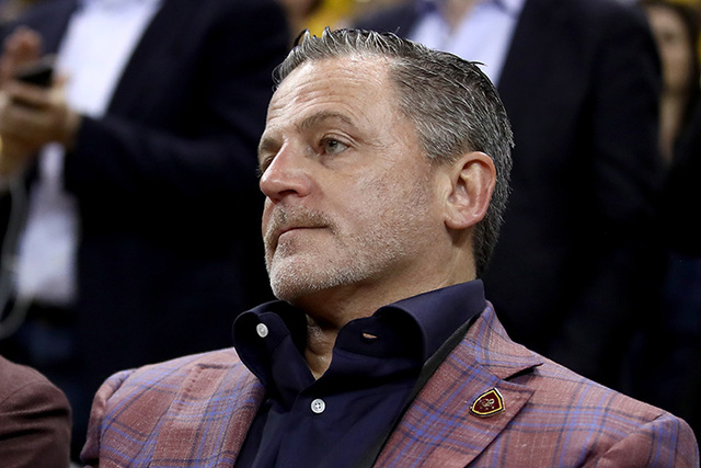 Cavs Dan Gilbert visits White House the same day as the Chicago Cubs